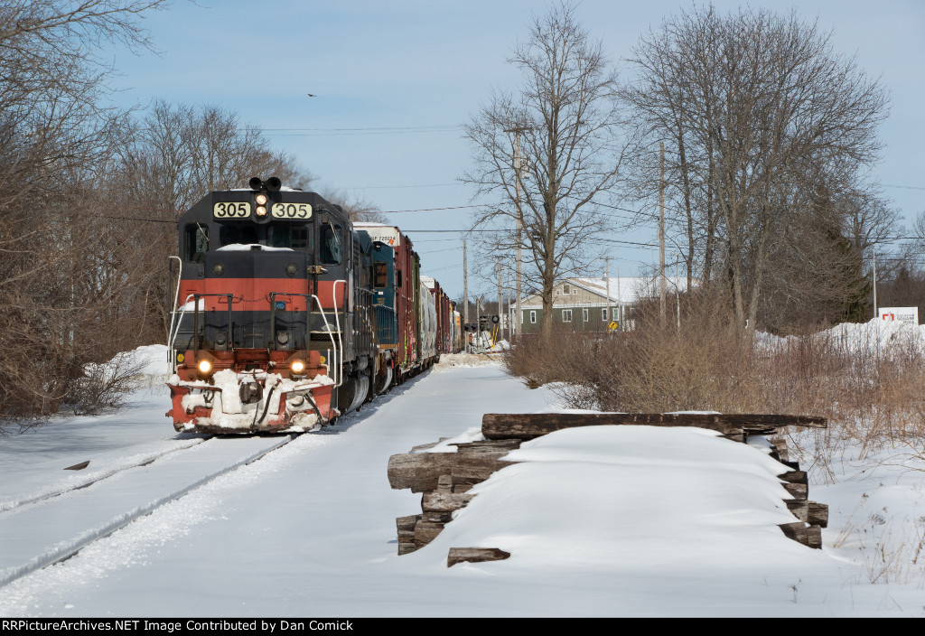 L061 with MEC 305 at Waterville